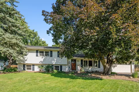 2360 Decatur Ave N, Golden Valley, MN 55427