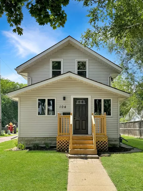 104 5th Ave SW, Pipestone, MN 56164