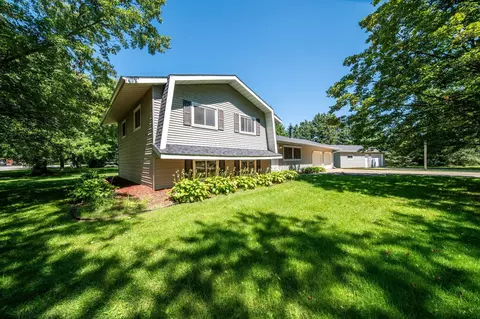3832 Burr Oak Ct SE, Rochester, MN 55904