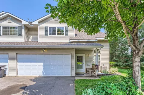 86 Bridgewater Trl, Hudson, WI 54016