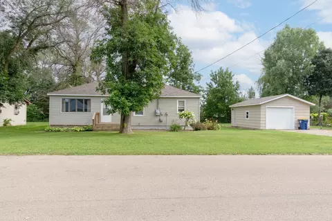 2124 Baker Trl, Faribault, MN 55021