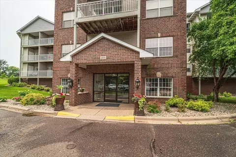 2231 Penn Pl #210, North Saint Paul, MN 55109