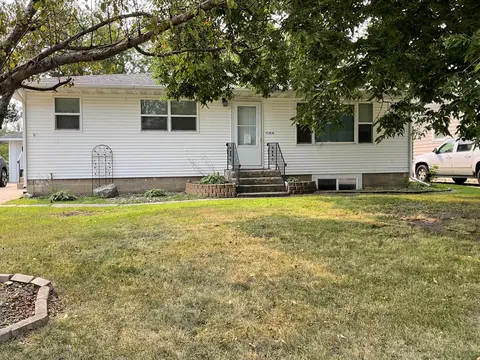 1124 Rossman Ave, Detroit Lakes, MN 56501