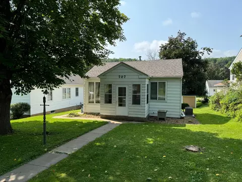 707 Hawthorn St, Red Wing, MN 55066