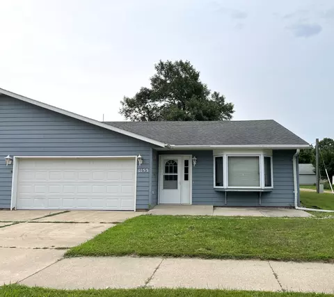 1153 5th Ave, Windom, MN 56101