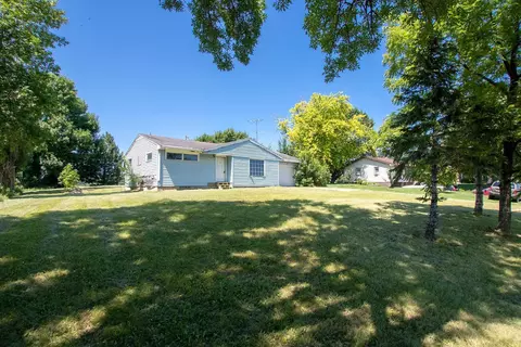 1050 Bluff St NE, Hutchinson, MN 55350
