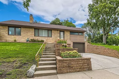 890 Kenneth St, Saint Paul, MN 55116