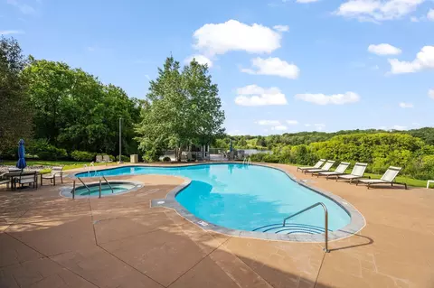 3110 N Chestnut St #316, Chaska, MN 55318