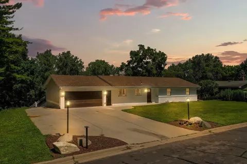 1204 Knob Hill Rd, Burnsville, MN 55337