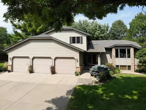 6908 Sand Ridge Rd, Eden Prairie, MN 55346