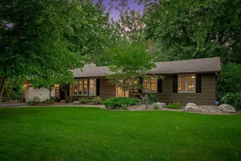 6812 Sally Ln, Edina, MN 55439