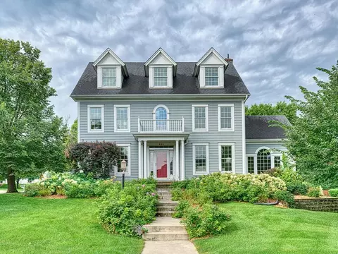915 Douglas Rd, Mendota Heights, MN 55118