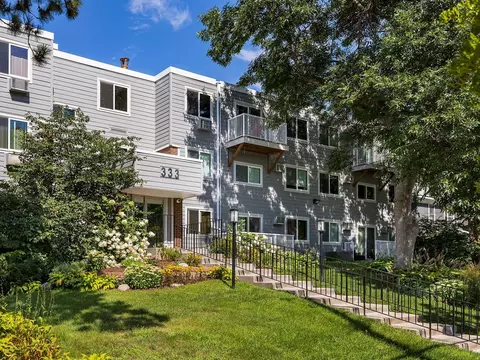 333 8th St SE #211, Minneapolis, MN 55414