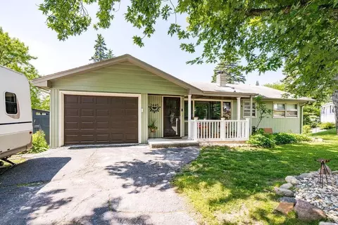 2445 Hutchinson Rd, Duluth, MN 55811
