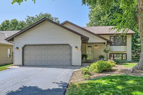 1282 Fallbrook Ln, Woodbury, MN 55125
