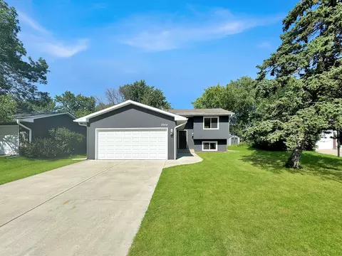 7664 Capetown Plz, Woodbury, MN 55125