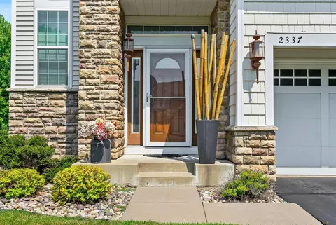 2337 Woodcrest Dr, Woodbury, MN 55129
