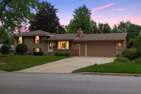8424 Little Rd, Bloomington, MN 55437