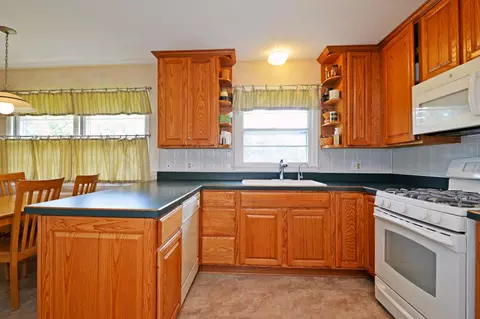 2050 Crestview Dr, Excelsior, MN 55331 photo 12