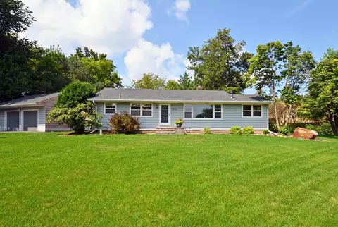 2050 Crestview Dr, Excelsior, MN 55331 photo 2