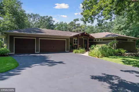 24 Shady Woods Rd, Dellwood, MN 55110