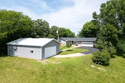 29564 Pumpkin Hill Rd, Le Sueur, MN 56058