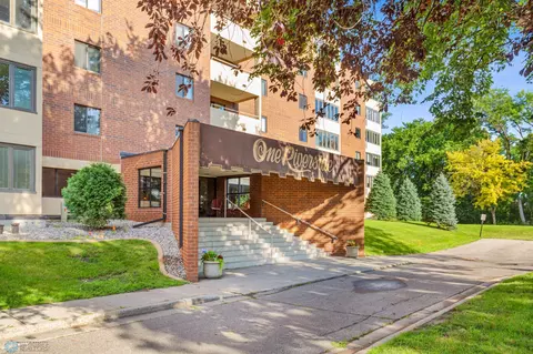 105 3rd St N #608, Moorhead, MN 56560