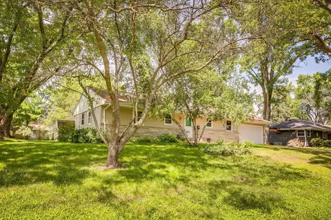 4832 Diane Dr, Minnetonka, MN 55343