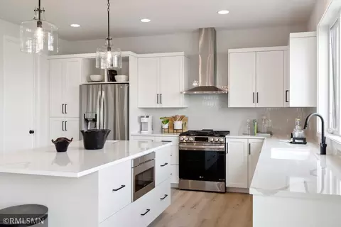 10081 Corral Way, Chaska, MN 55318