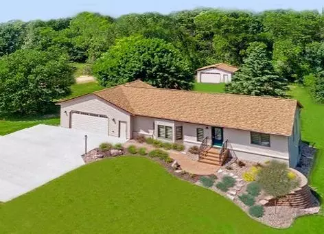314 Edgewood Dr, Hudson, WI 54016