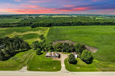 14712 Acorn Trl, Faribault, MN 55021