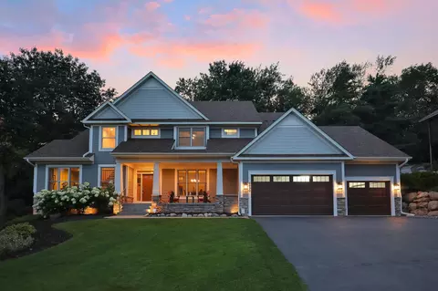 6690 Lakeway Dr, Chanhassen, MN 55317