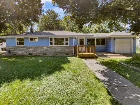 2027 English St, Maplewood, MN 55109