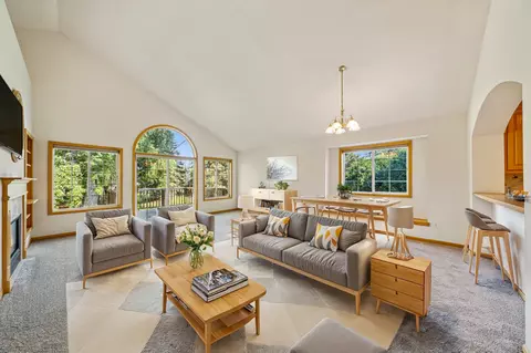 14726 Courtyard Cir, Burnsville, MN 55306