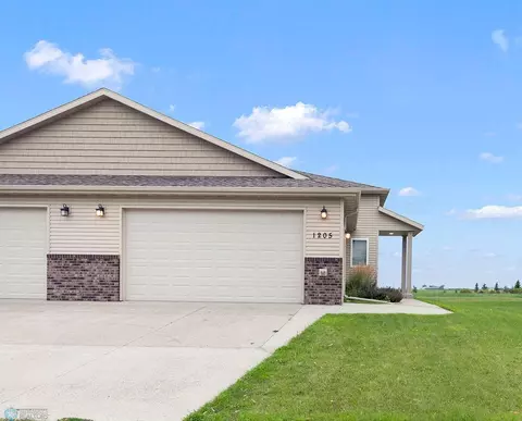 1205 Morningside Dr, Casselton, ND 58012