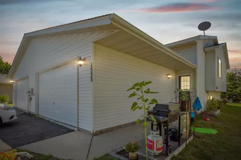 1533 Mcintosh Cir, Shakopee, MN 55379