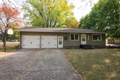 641 Mowbray St, Stewart, MN 55385