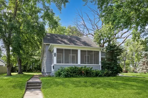 627 7th St W, Hastings, MN 55033