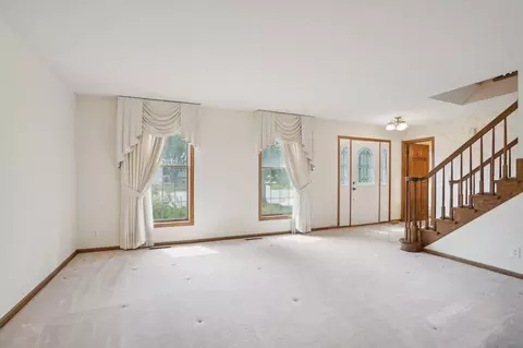 7684 Upper 19th St N, Oakdale, MN 55128
