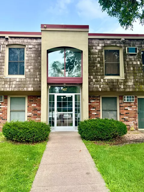 907 11th Ave S #5, Hopkins, MN 55343