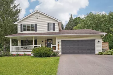 8607 Flamingo Dr, Chanhassen, MN 55317