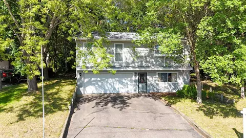932 N Benton Dr, Sauk Rapids, MN 56379