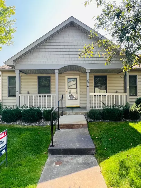 628 6 12 St, Monticello, MN 55362