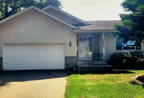 3098 Fairview Ave N, Roseville, MN 55113