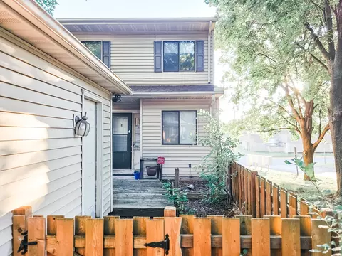 207 Bridlewood Dr, Saint Paul, MN 55119