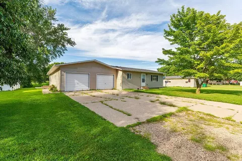 315 19th Ave NE, Waseca, MN 56093