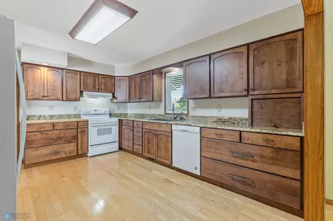 28 Birch Ln S, Fargo, ND 58103 photo 6