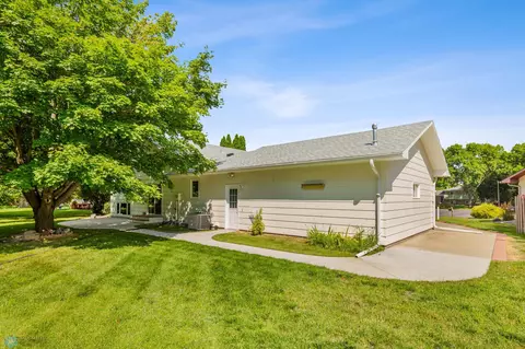 28 Birch Ln S, Fargo, ND 58103 photo 31