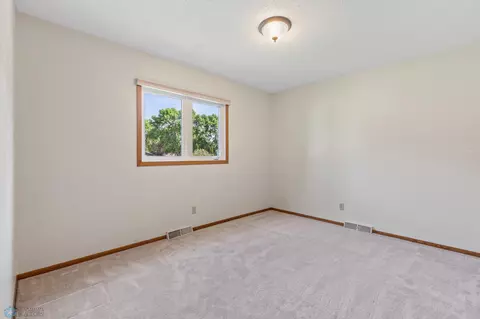 28 Birch Ln S, Fargo, ND 58103 photo 18