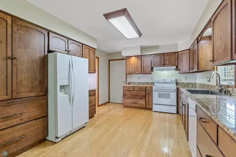 28 Birch Ln S, Fargo, ND 58103 photo 8